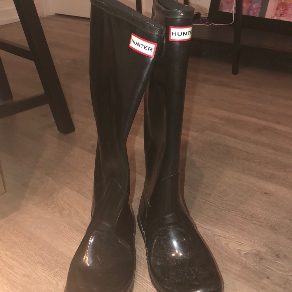 Black hunter boots